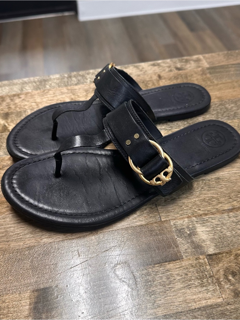 Tory Burch Marsden Sandals Black Leather Toe-Post with Gold Logo Buckle Size 8.5